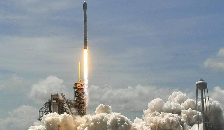 SpaceX Launches Falcon 9 Rocket Successfully